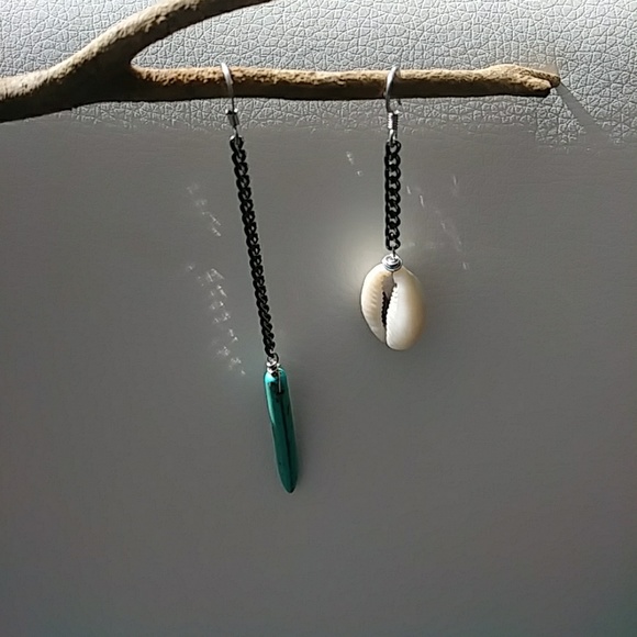 Asymetrical Turqouise and Cowrie Boho Earring - Picture 4 of 8